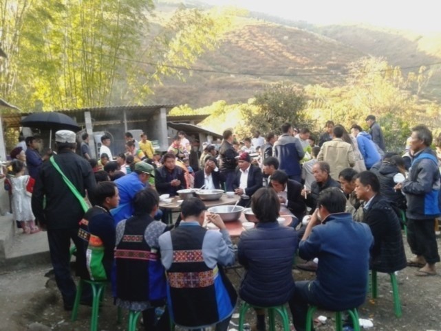 A wedding banquet in a countryside village in deep mountains in southwest China (The picture was taken by Vivien Cheng).