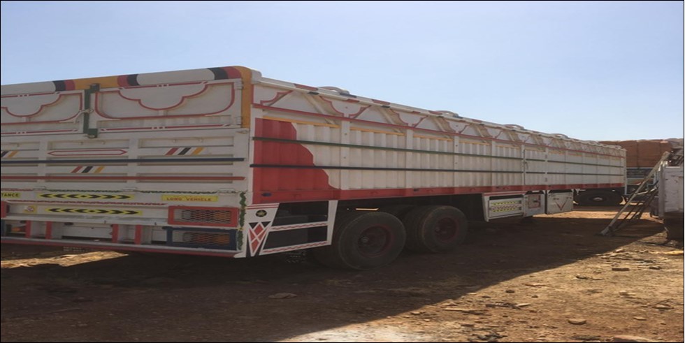 Semi-Trailer with over carriage bars